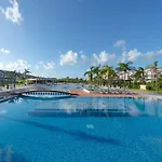 Beachfront Condo With Jacuzzi, 3 Bedroom & Pool - At Mareazul Condo Corazon