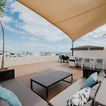 Location- 3-Bdr Penth-150 Mbps- Pool- Priv Rooftop