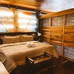 Nautical Design Apartment Near Beach