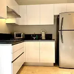 2Br Modern Condo With Rooftop Pool - Prime Location By Solmar Rentals