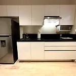 1Br Modern Apt With Rooftop Pool, Gym & Spa