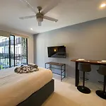 Stylish 1Br Apartment Near Top Attractions, 2 Incredible Pools, Gym,Cinema