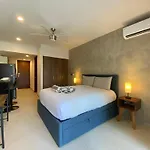 Stylish 1Br Apartment Near Top Attractions, 2 Incredible Pools, Gym,Cinema