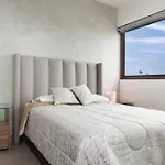 Beachside Haven Modern 2Br Condo, With Rooftop Pool