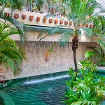Maya Villa Condo Hotel And Beachclub