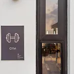 Luxury Penthouse, Pool, Gym, 5Mins To Beach