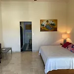 Villa mala escondida