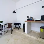 Spacious King Room Near Beach & Quinta