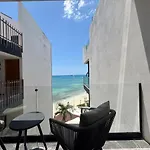Oceanfront Condo, Roof Pool, Gym, Walk To 5Th Ave!
