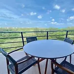 Luxury 2Br 2Ba Ocean View 200M From Beach
