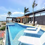 Stylish Condo With Roof Top Ocean Views Near Mamitas Beach And 5Th Ave