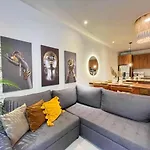 Luxury And Peaceful Apartament