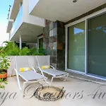 Mamitas By Playa Moments