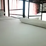 Guacamaya Hostel