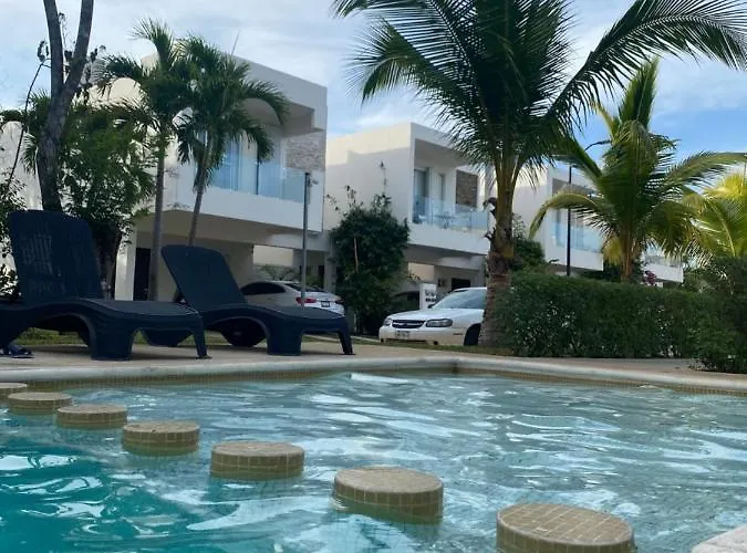 Cozy Family Vacation Home Near The Beach!