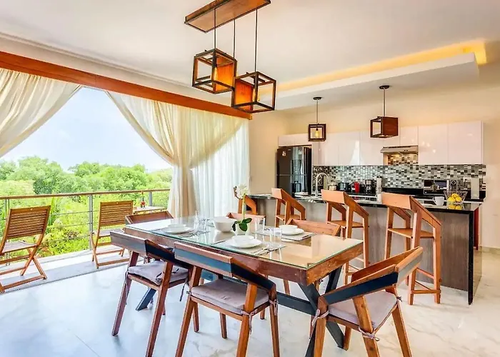The Eight Condos By Riviera Rentals