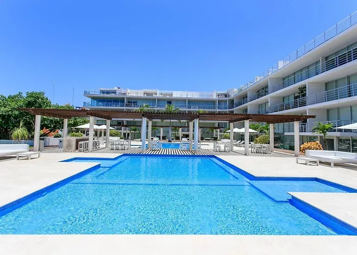 Magia Apartments, Resort-Style, Prime Location With Ocean Views!