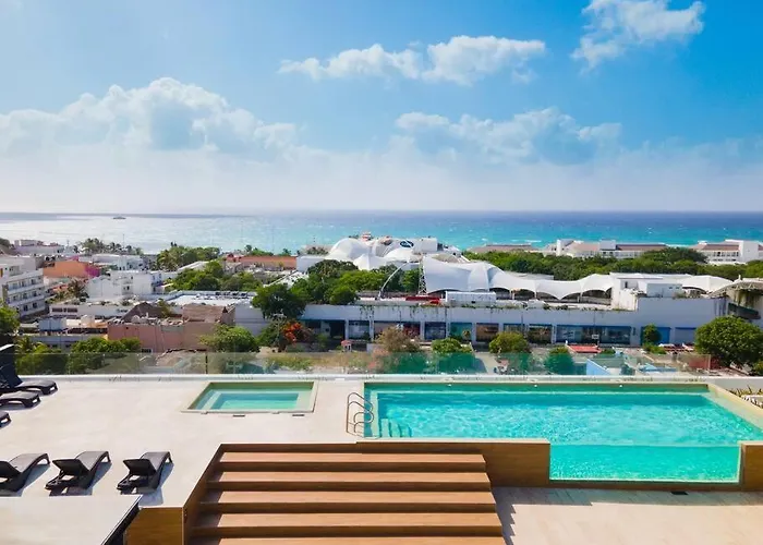 Luxury Penthouse, Pool, Gym, 5Mins To Beach