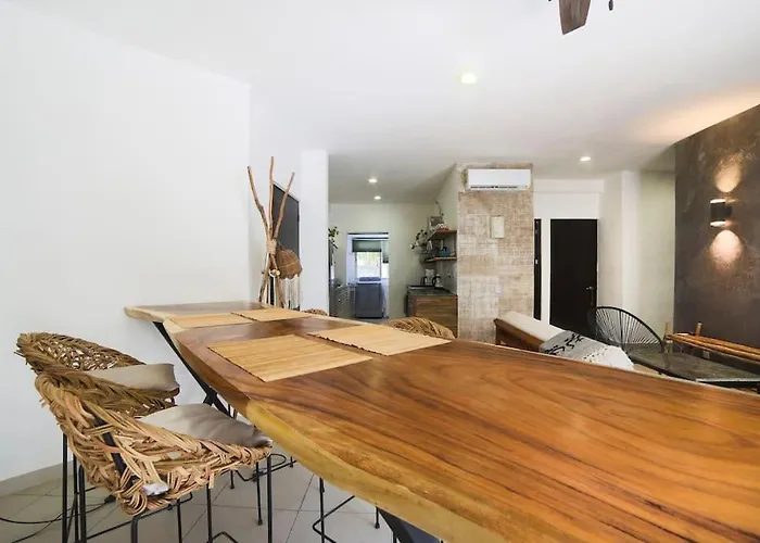 Lovely 2 Bdrm Condo In Gated Community & Pool View