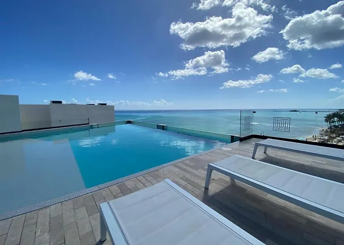 Ocean Front! Amazing Rooftop Pool, Walk To Fifth!