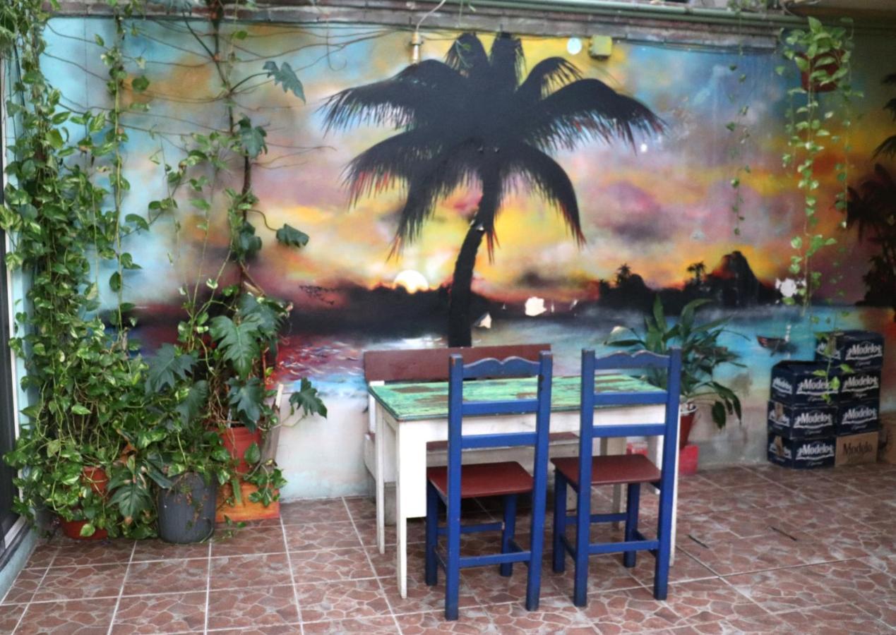 Tres Mundos Hostel *