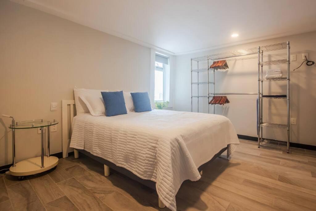 Location- 3-bdr Penth-150 Mbps- Pool- Priv Rooftop Apartment