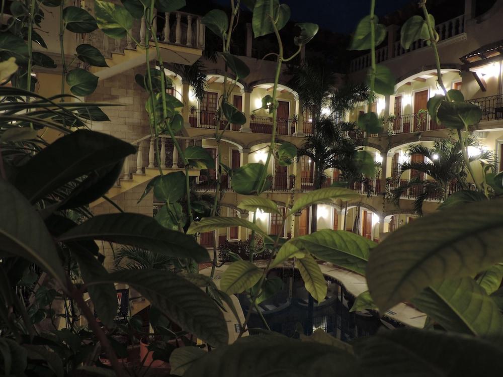 Hacienda Real Del Caribe 4*