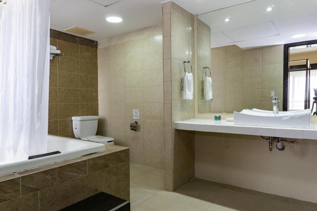 Aldea Thai 305