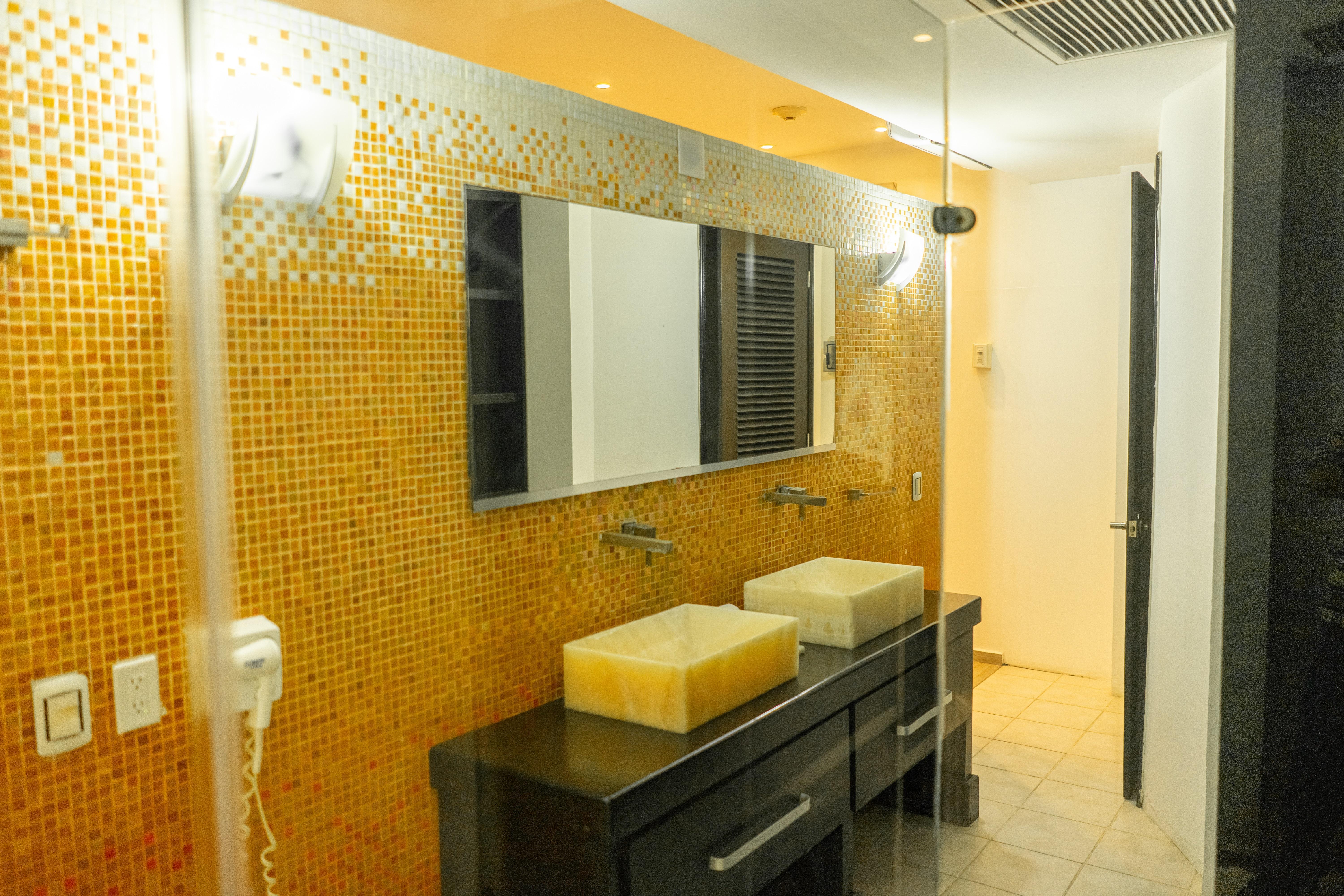In Fashion & (adults Only) Khách sạn 4*