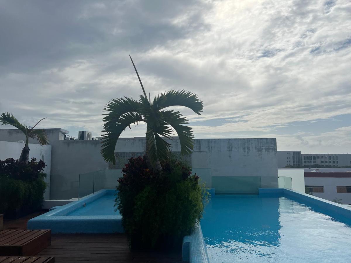 One Block From The Beach! Apartment