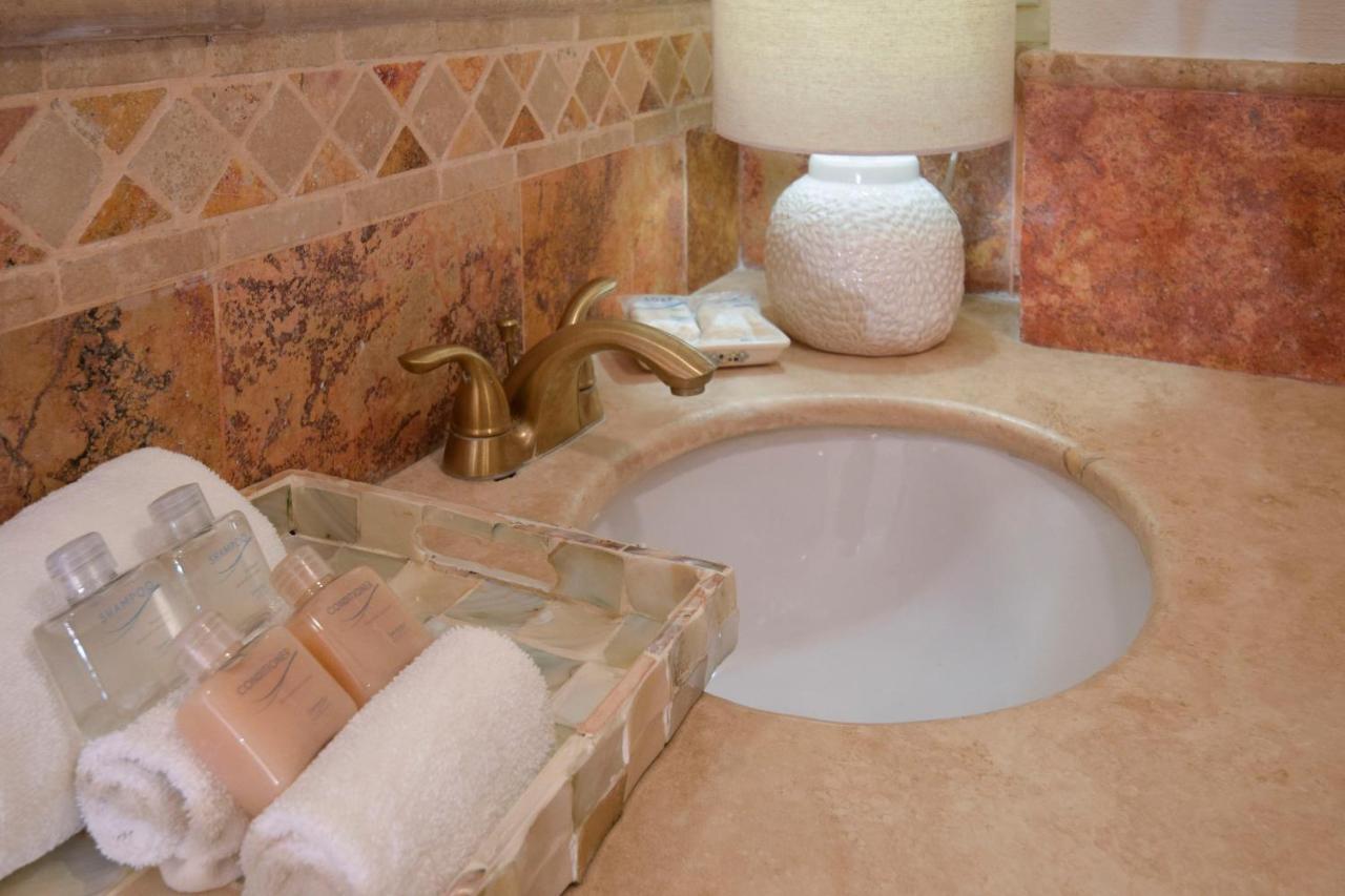 Apartment Oceanfront Luna Encantada With Pool And Great Rates Luna A2 *
