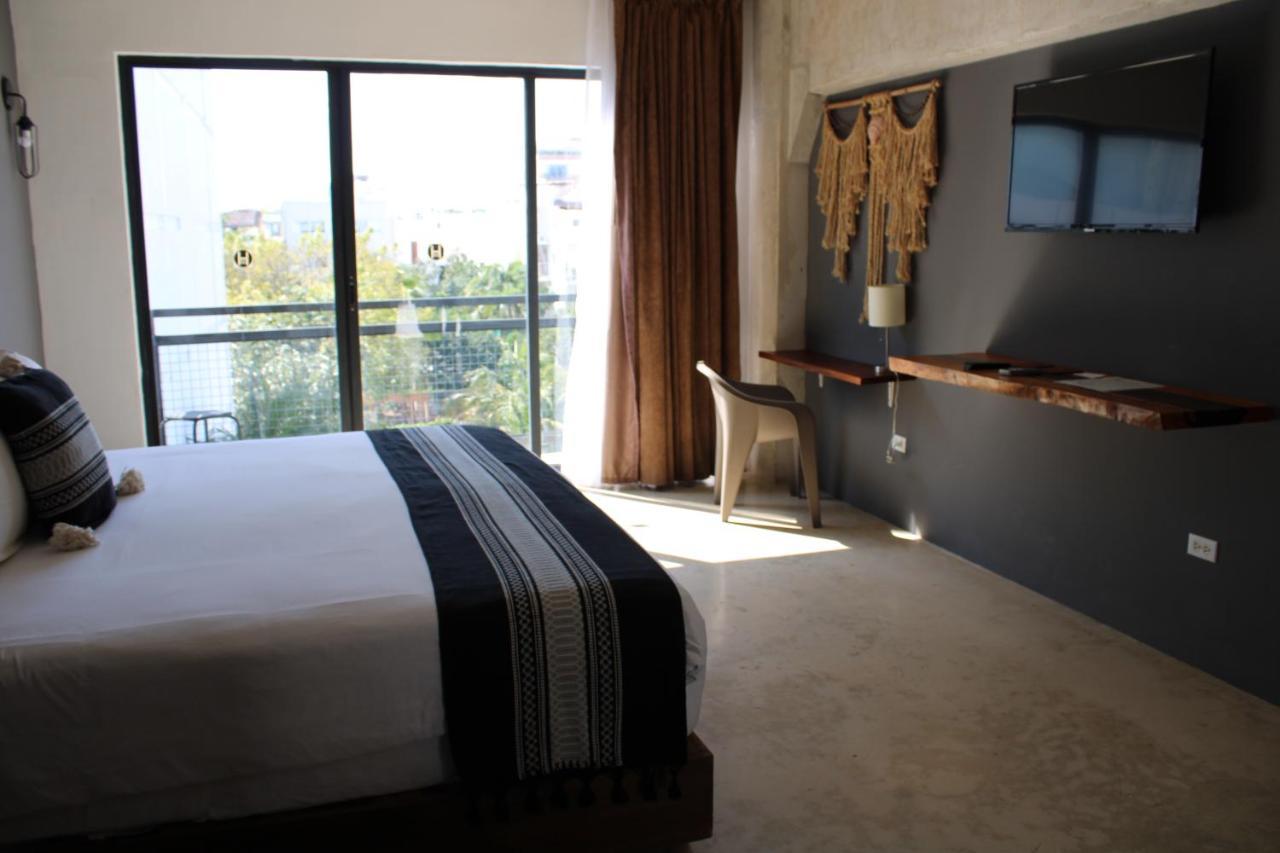 Hotel 52