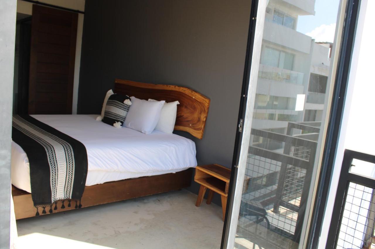 52 Hotel