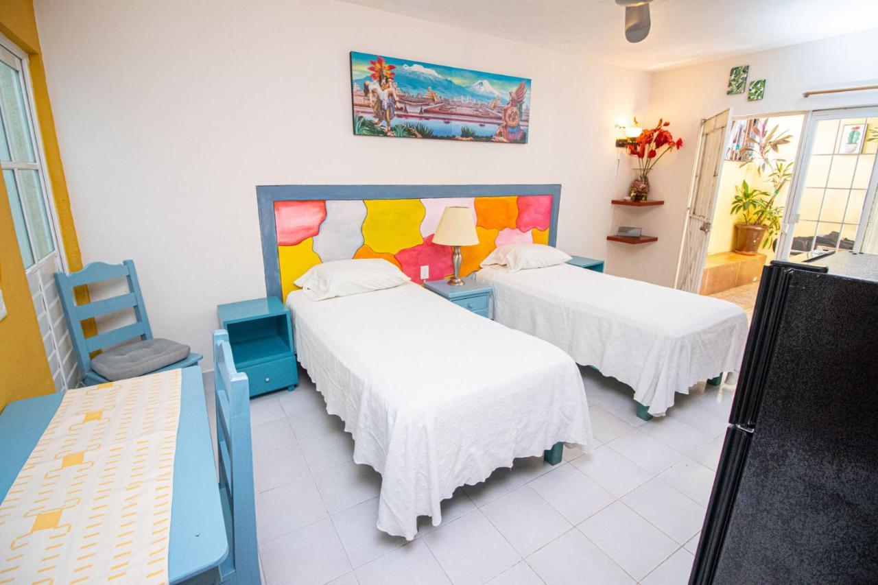 La Casa Del Almendro Guest house