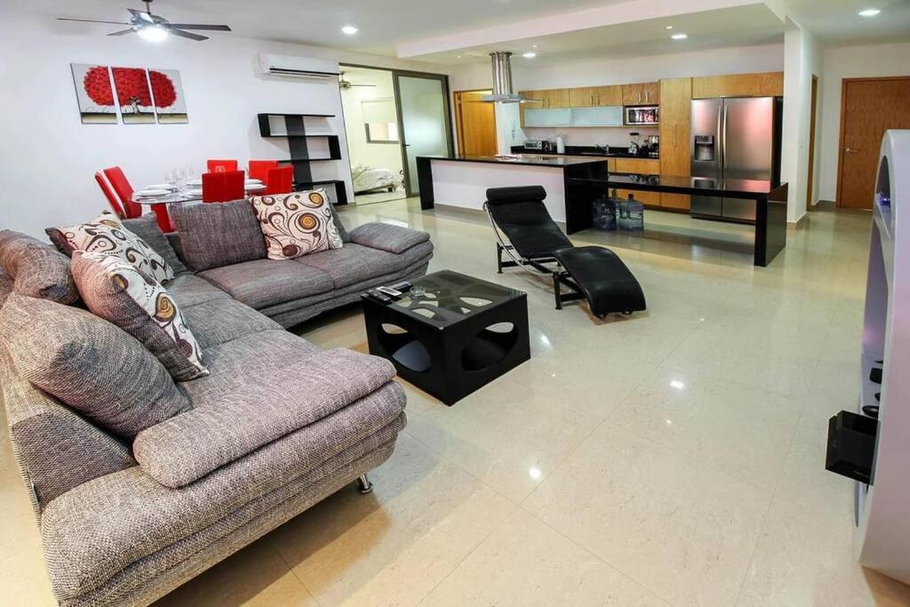 Apartamento Modern 2 Bdr, 3 Minutes Walk From The Beach, Central Location! Playa del Carmen