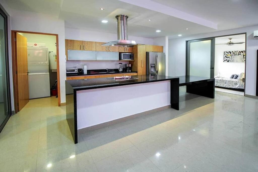 Apartamento Modern 2 Bdr, 3 Minutes Walk From The Beach, Central Location! Playa del Carmen