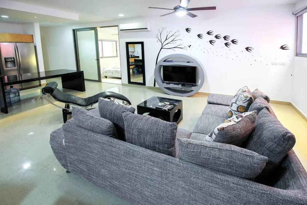 Modern 2 Bdr, 3 Minutes Walk From The Beach, Central Location! Apartamento