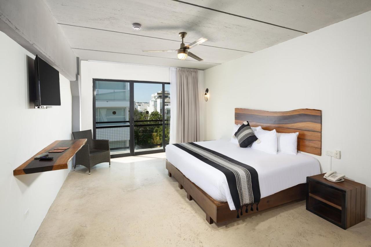 52 Hotel