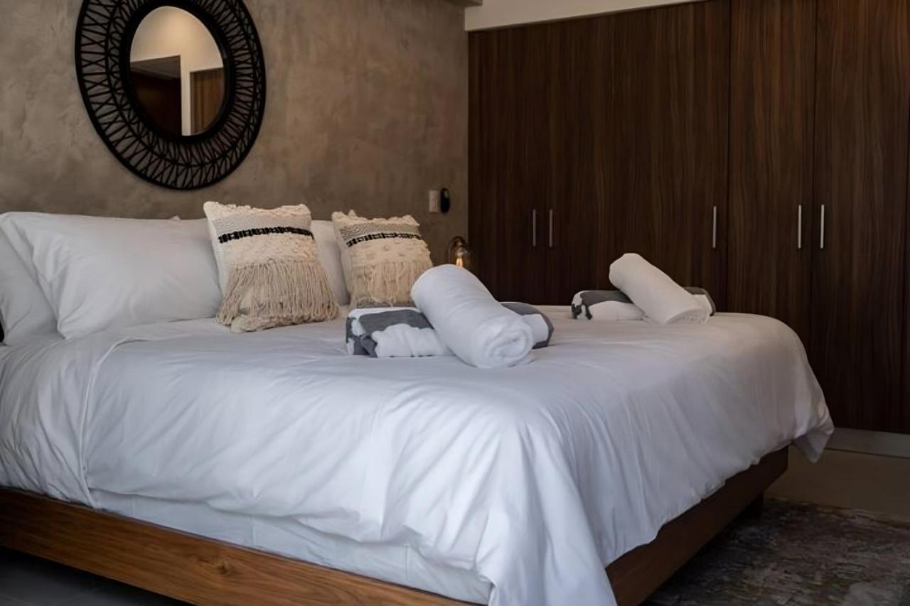 Stylish 1br Near Attractions, 2 Incredible Pools, Gym,cinema Apartment *