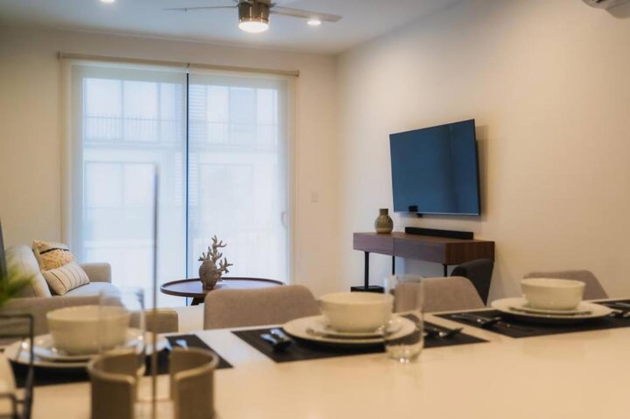 Stylish 1br Near Attractions, 2 Incredible Pools, Gym,cinema Apartment *