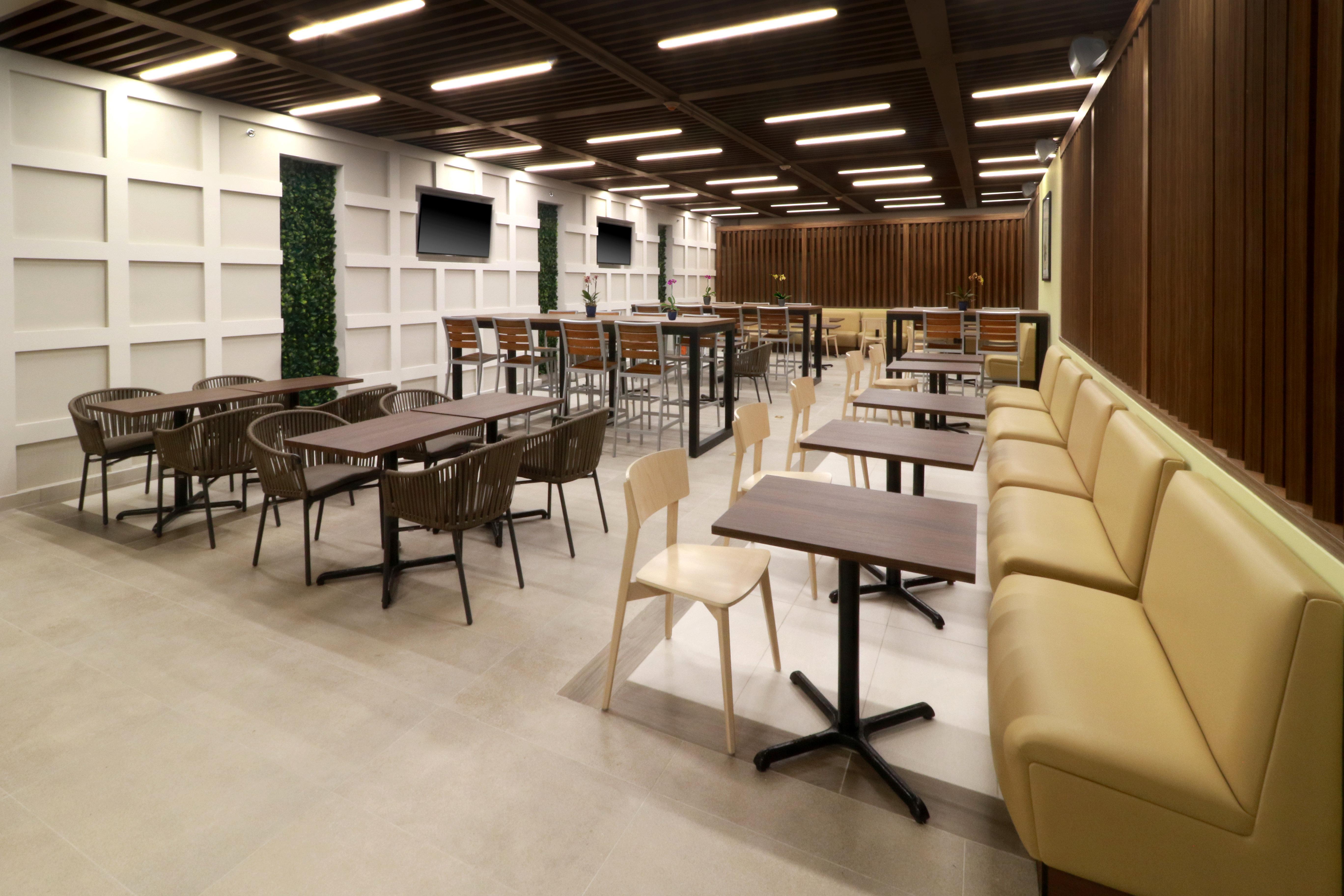 Hotel Express&suites - Playa Del Carmen, An Ihg 3*
