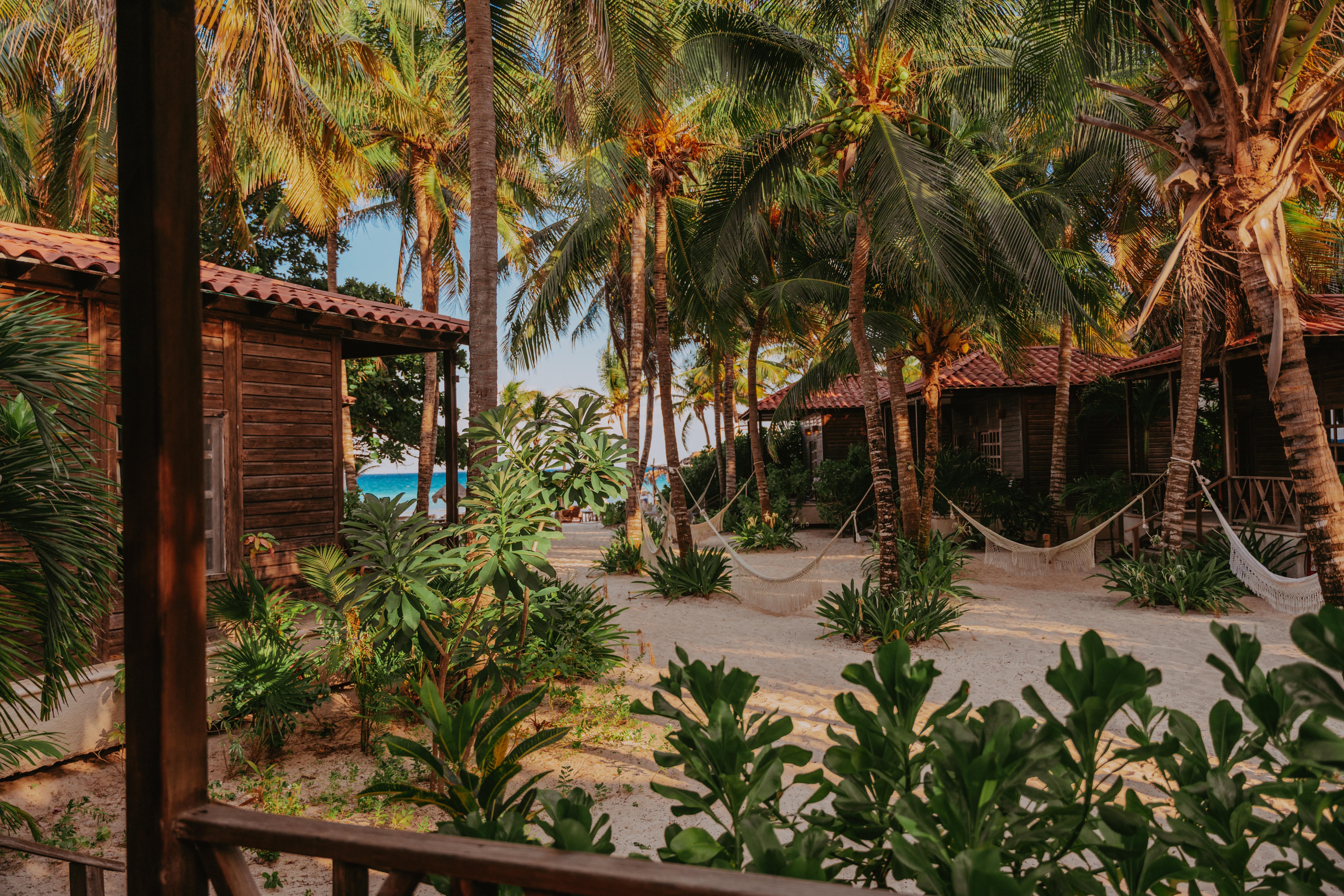 Petit Lafitte Front Hotel&bungalows