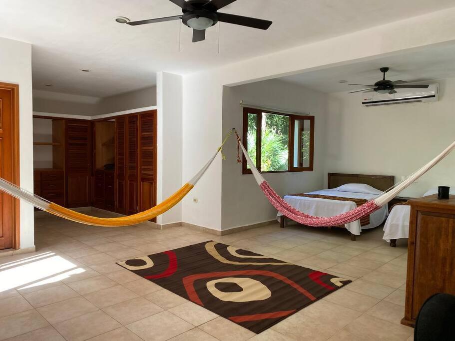 Jungle Oasis By The Beach: Casa Selva On 38th Street Holiday home