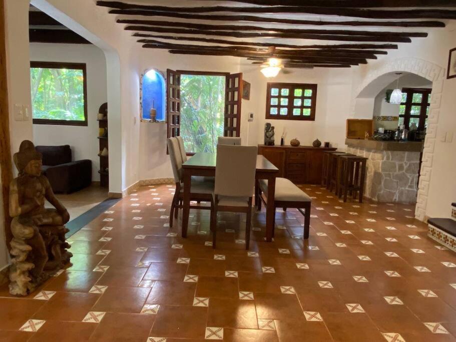 Jungle Oasis By The Beach: Casa Selva On 38th Street *