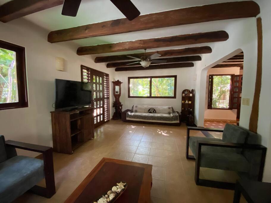 Jungle Oasis By The Beach: Casa Selva On 38th Street Holiday home Playa del Carmen