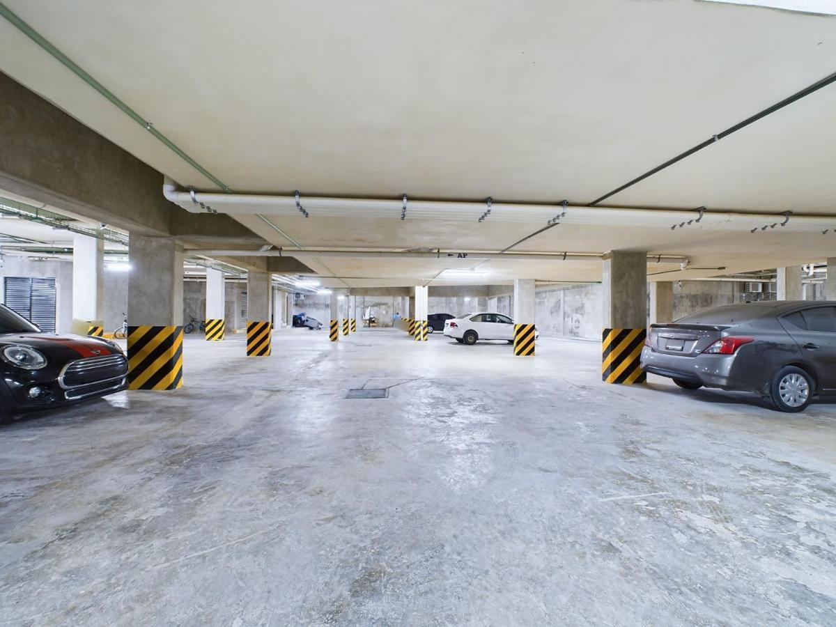 Spacious And Centrally A Few Streets From The By Yeah Apartment *
