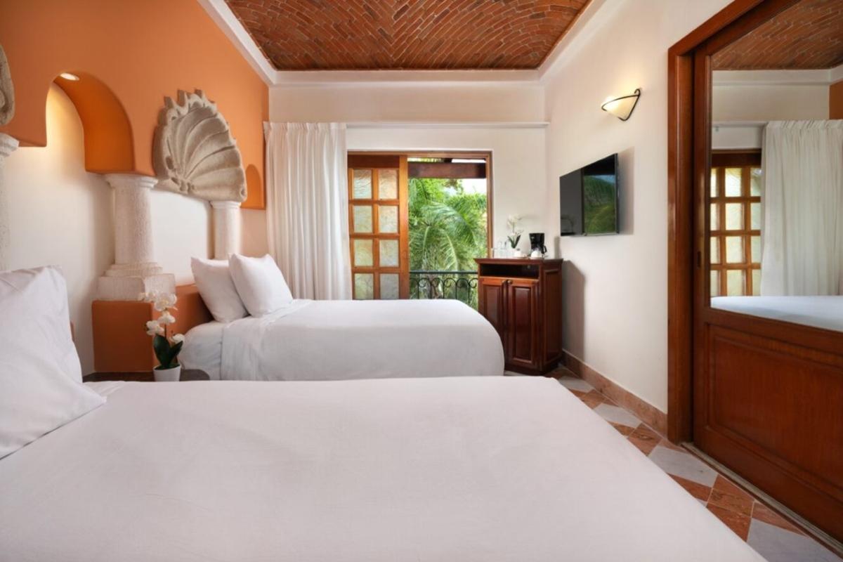 Hotel Eurostars Hacienda Vista Real 5*
