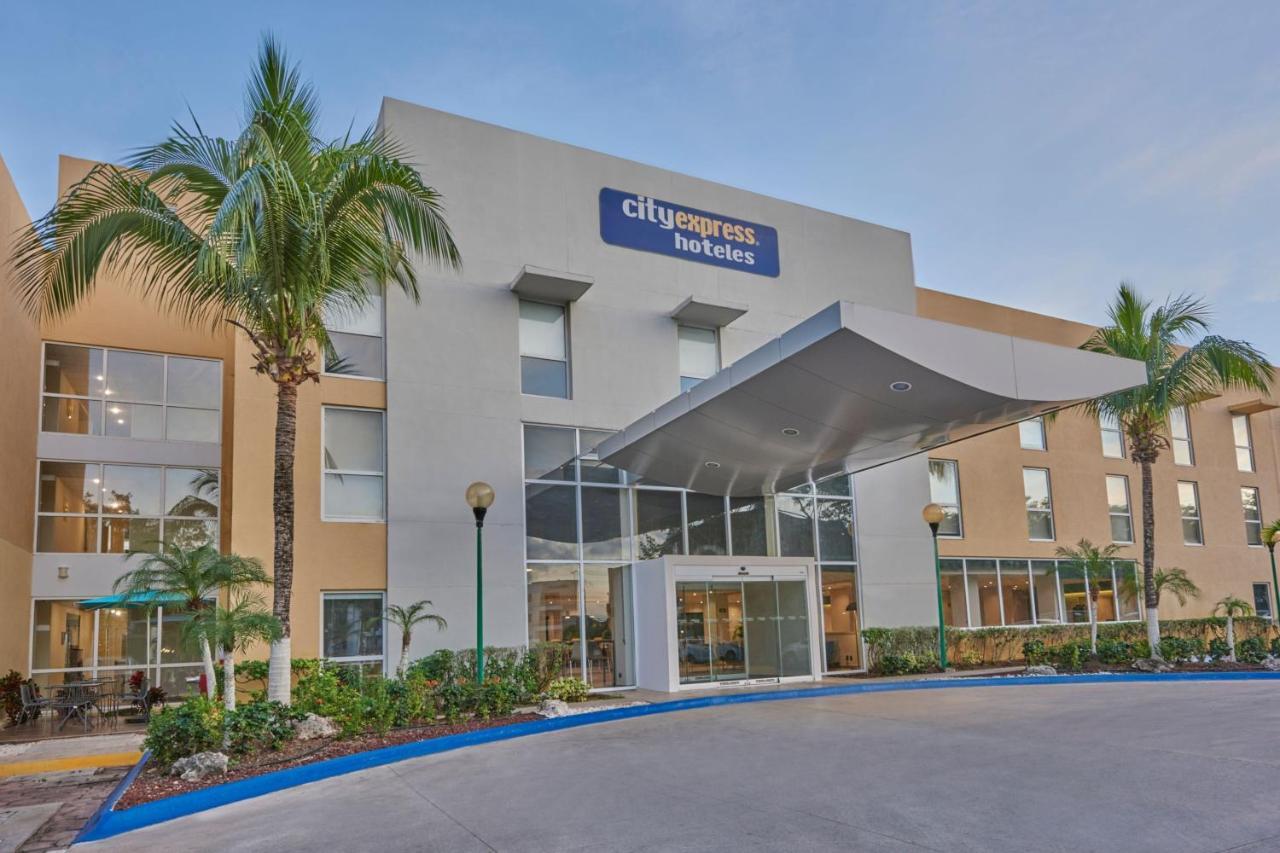 Khách sạn Express By Marriott