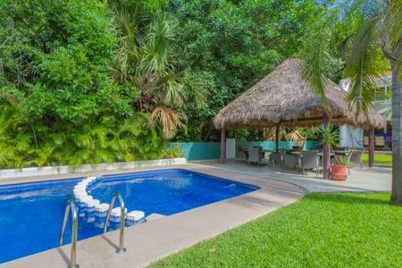 Nhà nghỉ Ideal Family & Friend Trip, Gated Area With Pool Onsite Playa del Carmen