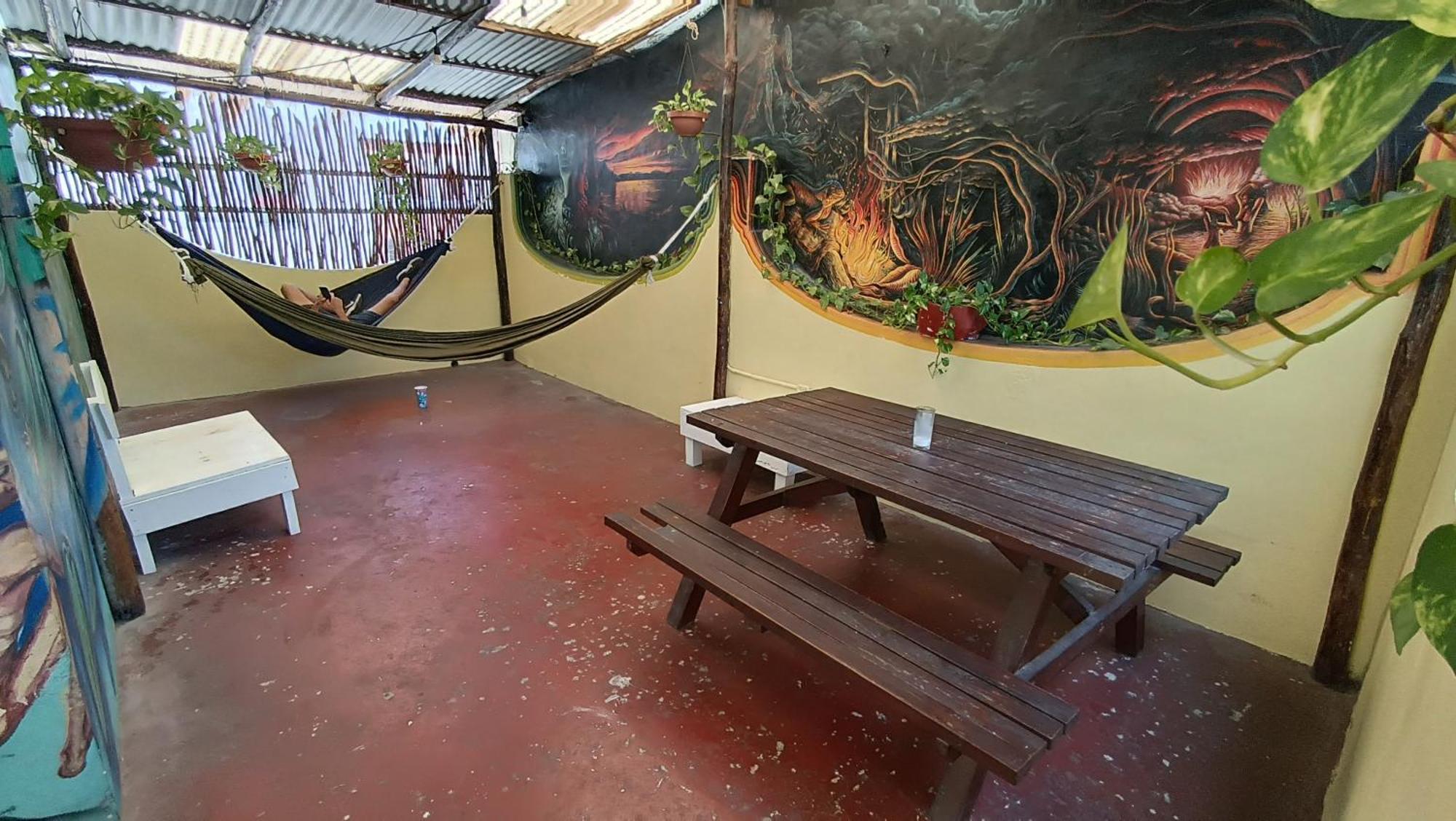 Tres Mundos Hostel